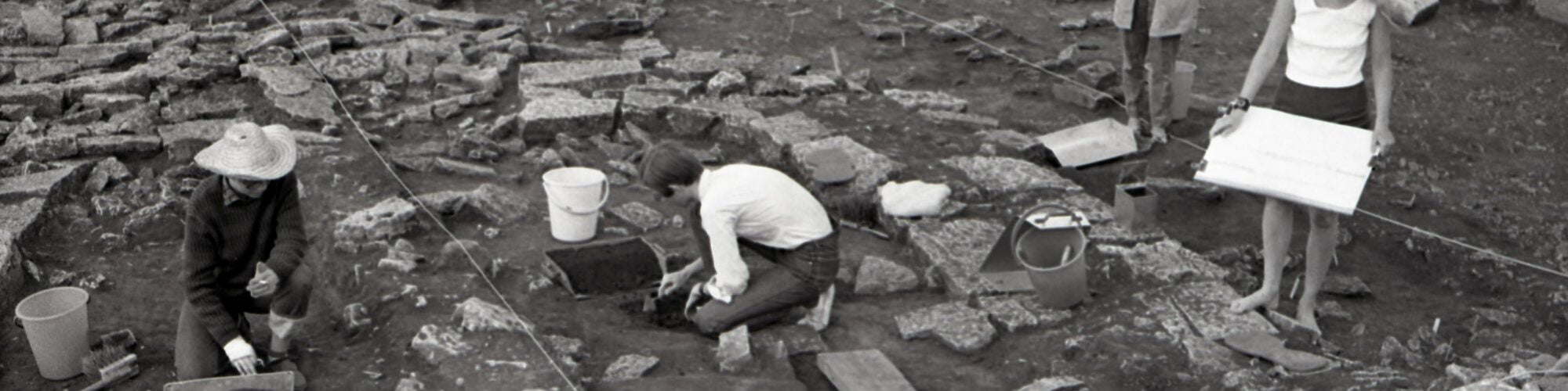 En svartvit bild från utgrävningarna1968