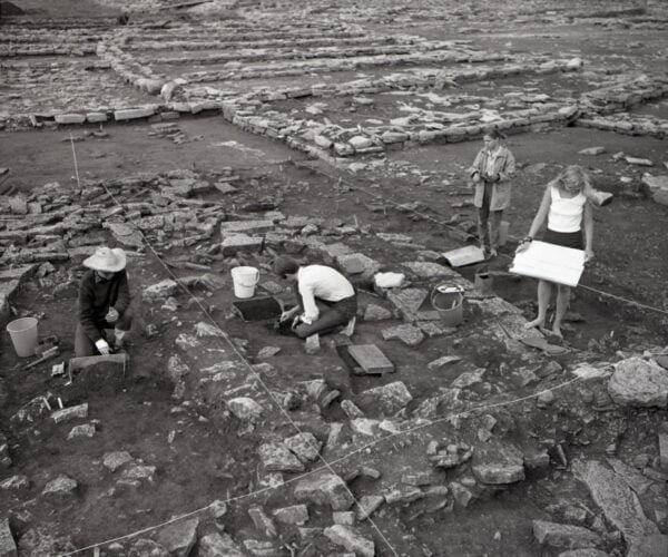 En svartvit bild från utgrävningarna1968