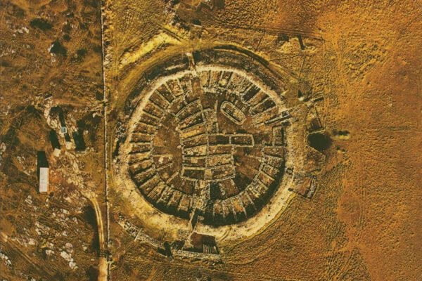 Eketorps borg från ett fågelperspektiv rakt uppifrån.