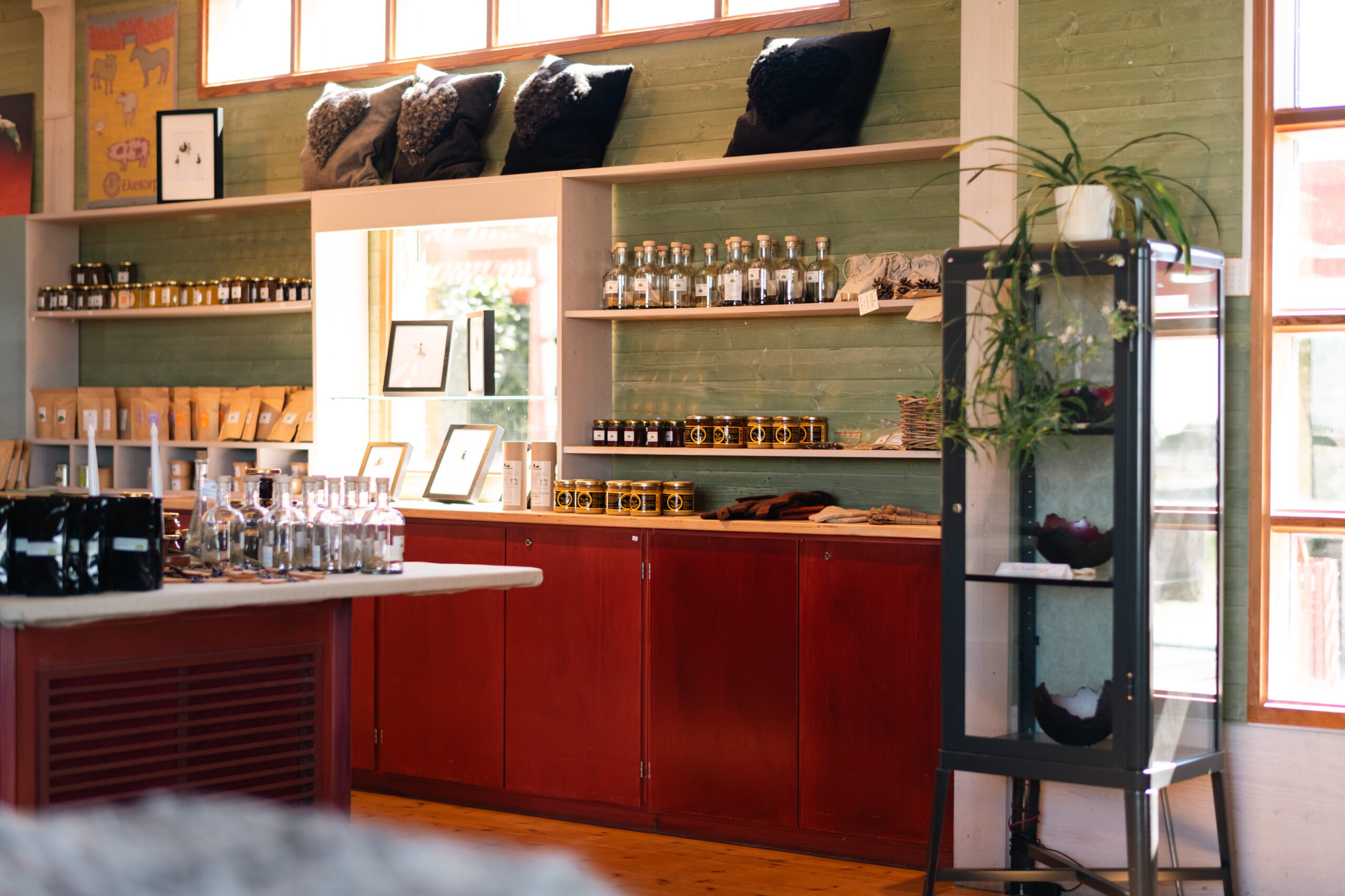 Vy över en butiksmiljö.