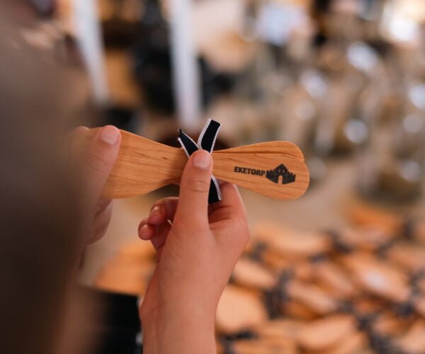 Smörknivar med logotypen för Eketorps borg.